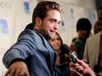 Robert Pattinson ha causado frenesí porque ha decidido aparecer en los medios sin un publicista